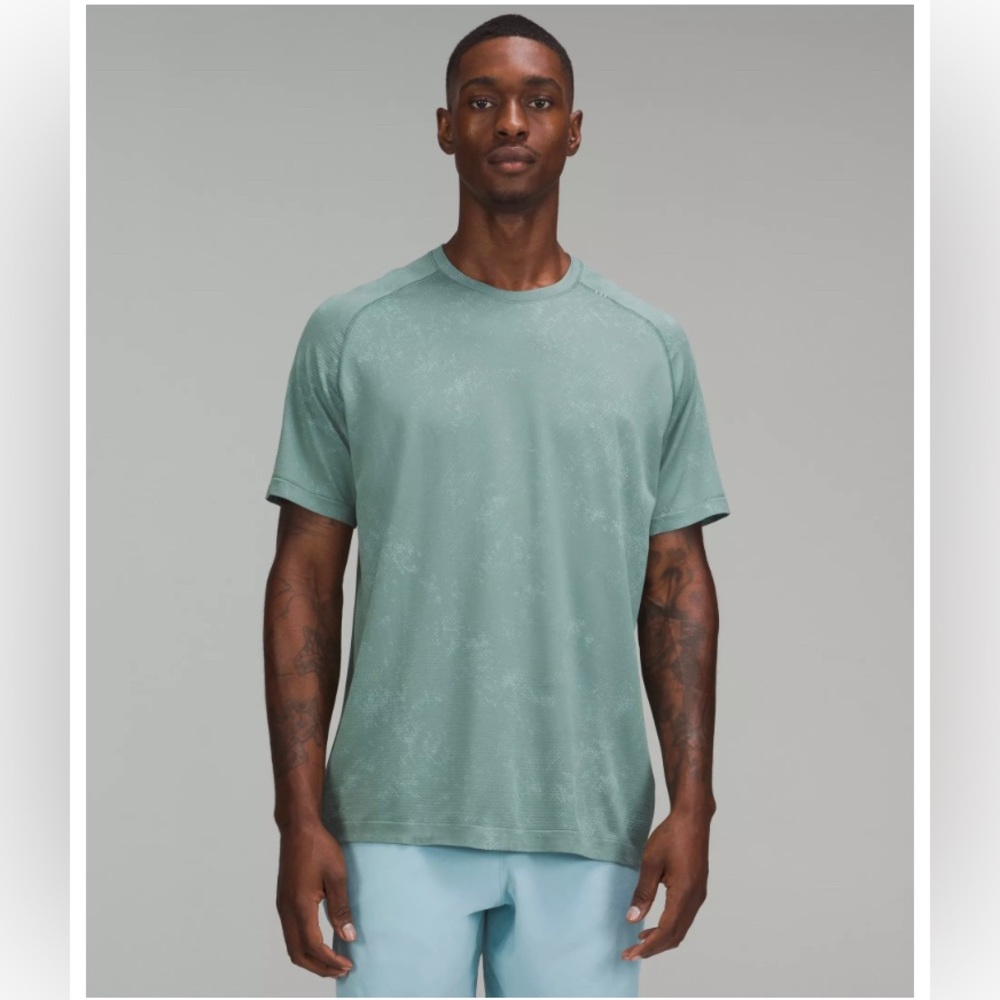 Lululemon Metal Vent Tech T 2.0 in Dappled Ice Blue/Tidewater Teal Size XL